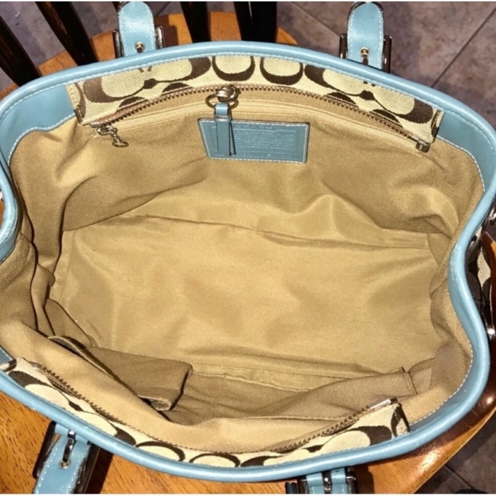 COACH Limited Edition Large Tote w/Expanding Sides - Picture 6 of 7